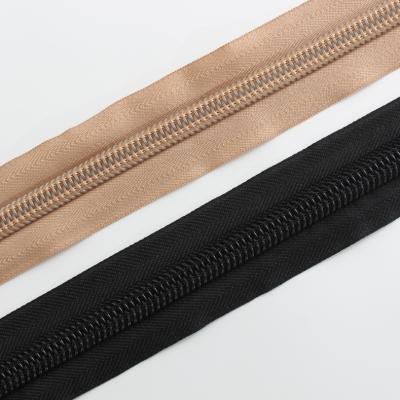 China Best Wholesale Good Quality Polyester Tape Selling #10 Nylon Zipper For Luggage for sale