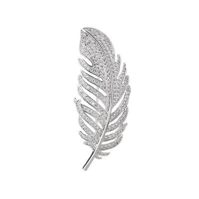 China Antique Imitation Temperament crystal feather brooch female atmosphere suit corsage simple clothing pin autumn and winter mothers day gifts for sale