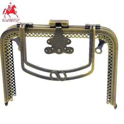 China Eco - Friendly Hardware Accessories Kiss Lock Vintage Metal Purse Frame With Handles for sale