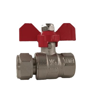 China PN30 Messing Ball Valve 435 Psi 1 2 Inch Ball Valve Met Plastic Butterfly Handle Te koop