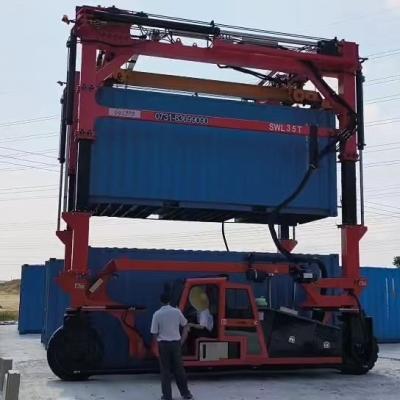 Cina il porto standard di 20ft 40ft 45ft il camion 93kw del carrello a portale con Cummins Engine in vendita