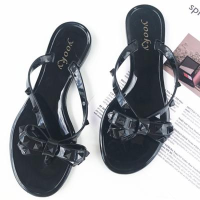 China Foreign fashion large size jelly ladies Anti-slippery flip-flop rivet beach slippers hot sale women's summer shoes PVC shoes for female for sale