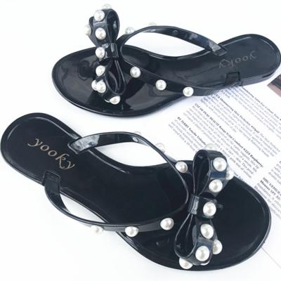 China 2022 Fashion Vintage Pearl Jelly Anti-slippery Ladies PVC Shoes Summer Shoes Women Flip Flop Rivet Beach Slippers Big Size For Girl for sale