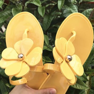 China Famous TB light flip flops sandals designer logo white flat crystal cute flower jelly sandals Anti-slippery PVC for women and ladies whosale for sale