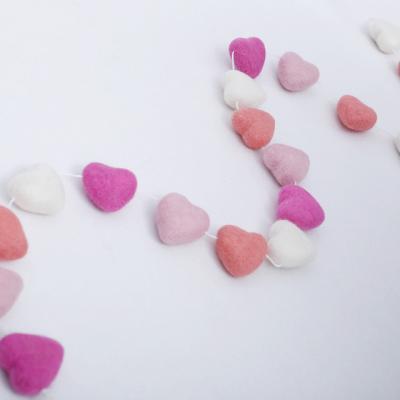 China Wool Felt Factory Wholesale Heart Felt Garlands Hanging Decorations For Wedding Party for sale