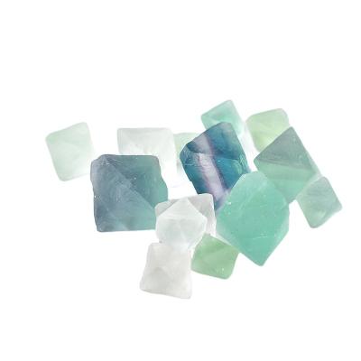 China Collectible Natural Green Octahedral Raw Healing Crystals Globe Fluorite Stone Home Decor for sale