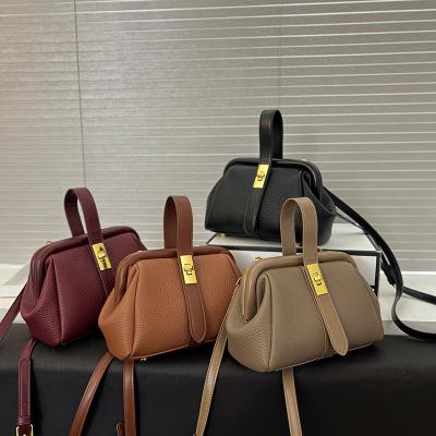 China Custom Logo Messenger Bags Popular Young Lady Cute Handbags Fashion Shoulder Small Clip For Woman for sale