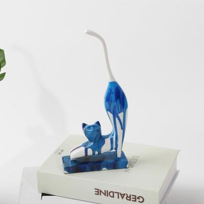 China New Europe Design Waste Staining Color Resin Cat Home Decor Sculpture Crafts Decoration for sale