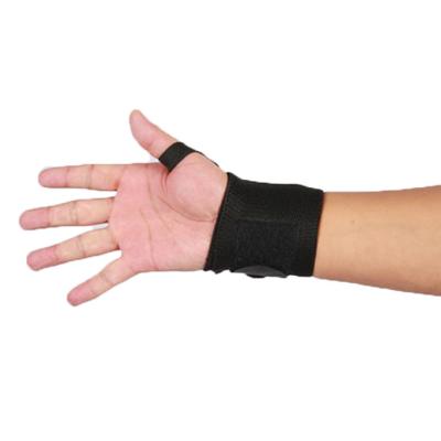 China Adjustable Universal Weightlifting Basketball Wrist Strap Wrap Fitness Sports Buckle Thumb Wrist Bandage for sale