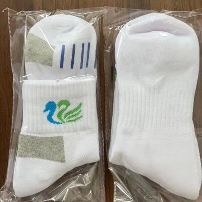 China Breathable Badminton Knocks Running Socks Non Slip Sports Knocks Off Shuttlecock Socks For Women Men for sale