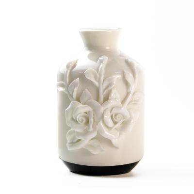 China Smell SASO 2021 Arrivals Best-Selling Flower Design Comfortable Warm Ceramic Aroma Diffuser for sale