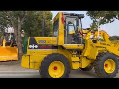 Original Japan Used Komatsu WA100-1 Wheel Loaders Working In Garden