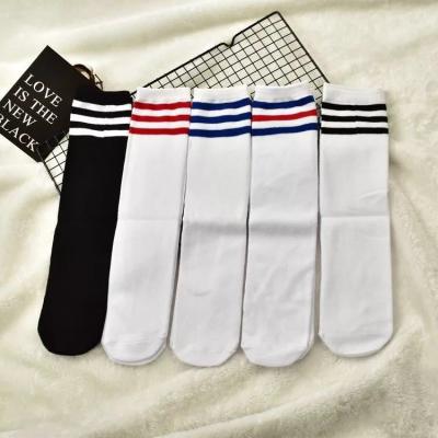 China Antibacterial hot sale children three stripes long bars student sports knee high socks kids cotton socks for sale