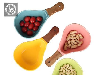 China Good Quality Viable Glazed Fruit Serve Beware Green Blue Pink Yellow Ceramic Serving Dish Wooden Handle Food Tray for sale