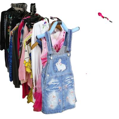 China Fashioon Fashioon Tops Category Used Clothing Balls Wholesale Mixed Women Used Dress Clothes for sale