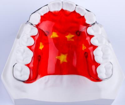 China Retentor Hawley de resorte removible compatible después de Invisalign en venta