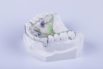 Cina Riteniere Hawley personalizzato per raddrizzare i denti Dental Hawley Retainer FDA approvazione in vendita