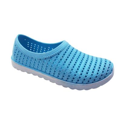 China Quick-Drying Quick-Drying Slip On Water Shoes Breathable Cavity Out Soft Beach Aqua Clogs Sandals Women Top Summer Garden Shoes for sale