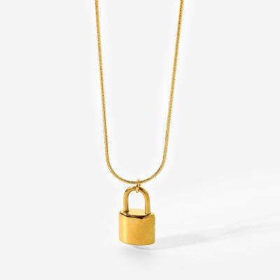 China Hypoallergenic Minimalist Stainless Steel Statement Choker Necklace Women With Keyhole Gold Plated Stainless Steel Pendants For Necklace for sale