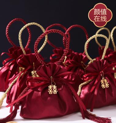 China Recyclable Pouches Small Perfume Watch Jewelry Velvet Jewelry Gift Drawstring Velvet Packaging Bag for sale