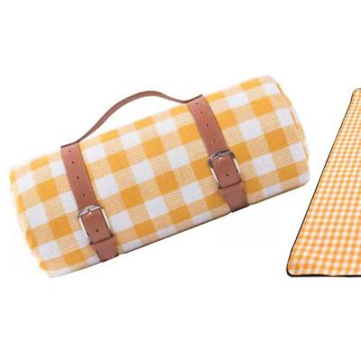 China Outdoor Rise / Roll Up Acrylic Picnic Blanket With PU Leather Carrier for sale