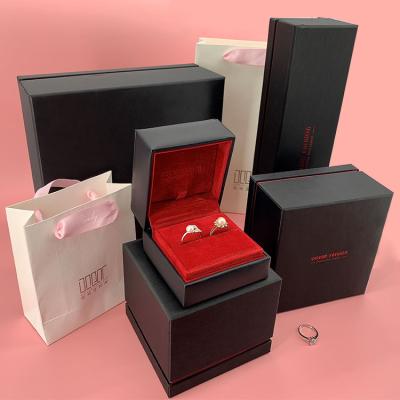 China Caja Personalizada Eco-Friendly Black Jewelry Box Luxury Jewelry Packaging Red Velvet Inside Leather Lightweight Jewelry Boxes for sale