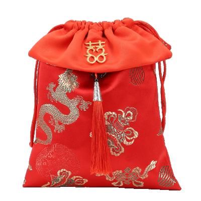 China 15.2*18.5cm Custom Wholesale Recyclable Vintage Style Satin Christmas Wedding Candy Gift Chocolate Suction String Gift Bag for sale