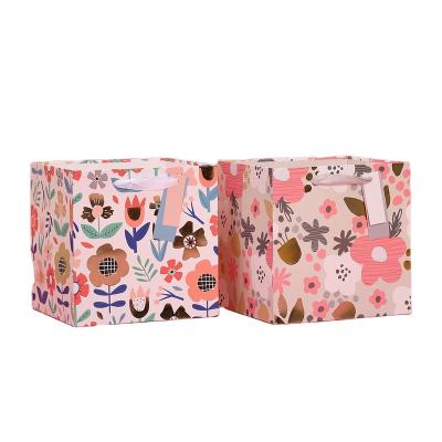 China Recyclable Luxury shopping gift box flower paper bag with ribbon gift bag manufacturer for sale