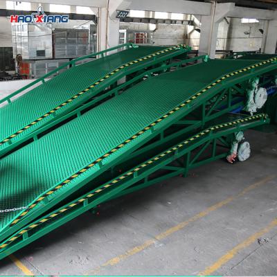 China Movable Dock Ramp 10T Portable Docks For Unloading Trucks With Inflatable Wheel for sale