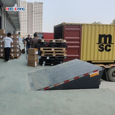 China Hydraulic Dock Leveler 8000kgs-20000kgs Loading And Unloading Platform for sale