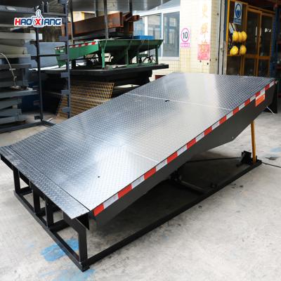 China Blue Adjustable Height Loading Dock 10T Shipping Dock Plate for sale