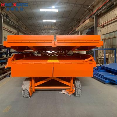 China Trailers 10T Folding Dock Ramp Temporary Loading Dock Customized for sale