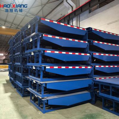 China Blue Hydraulic Unloading Ramp for Efficient 220V Forklift Operations for sale