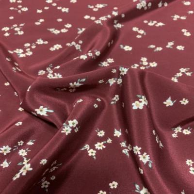 China Druckblumenkleid materielles 124×76 des baumwollvorgespinst-Kleidergewebe-103gsm 240T zu verkaufen