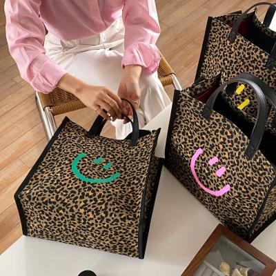 China Soft-Loop Shopping Duffel Bag Leopard Canvas Tote Bag Fashion Shoulder Bag for sale