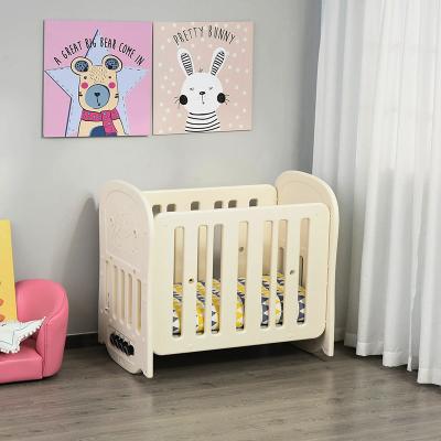 China Modern Minimalist Style Safety Baby Crib Bedding Hutch Bed Sheets Comforter Set Plastic Convertible for sale