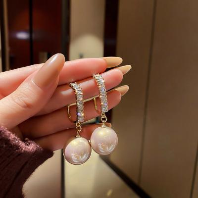 China 2021 simple CLASSIC retro European and American fashion pearl earrings female birthday charm earrings gift for sale