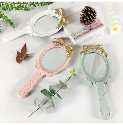 China 2020 New Desktop Mirror Handle Polyresin Makeup Mirror for sale