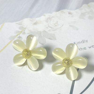 China New Designs TRENDY Earrings Jewelry Models For Woman Girl Party Flower Gold Gift Trendy Flower Earrings for sale