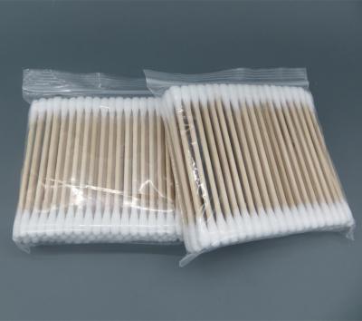 China Household Makeup Cosmetic Wooden Handle Cotton Head Swab Disposable Earbuds Tips for sale