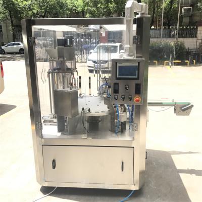 Cina New Kcup Coffee Food Factory High Speed ​​Rotary Type Capsules Filling Sealing Machine in vendita