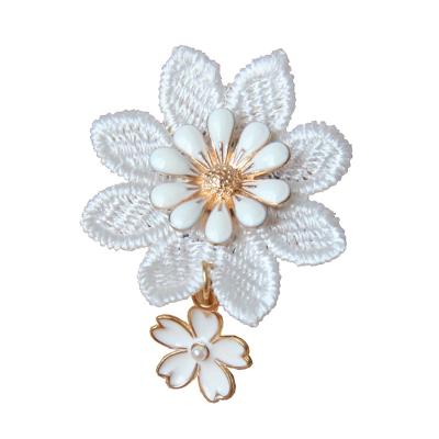 China Lace Fashion Flower Brooch Handmade Cute White Women Lace for sale