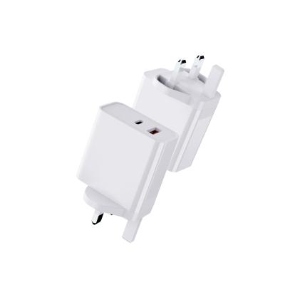 China UK Plug Dual port  USB A and USB C  Fast Charging Wall Charger Phone Wall Charger UK Plug Power Adapter for sale