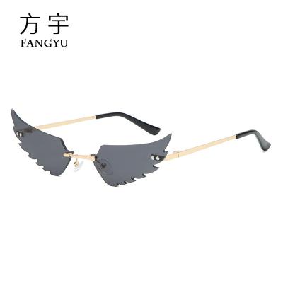 China Custom Cat Eye Glass Personality Wings Catwalk Women's Fashion Sunglasses 2021Rimless for sale