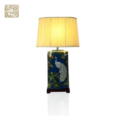 China New product EUROPEAN Chinese hotel porcelain decorative peacock table lamp for home decor for sale