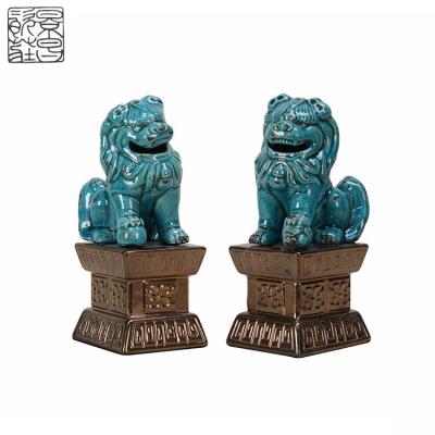 China Wholesale China Blue And White Porcelain Animal Decorative Ceramic Lion Statue for sale