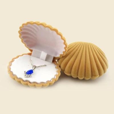 China Handmade Hot Selling Luxury Gifts Ring Earring Necklace Jewelry Box White Velvet Boxes Shell Shape Boxes Set Pink Item in stock for sale