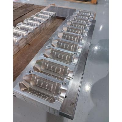 China Customized Plastic PET Bottle Mould For Beverage Bottle Mold Mould à venda