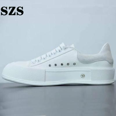 China Classic Walking Shoes Skillful Design Latest Canvas Shoes Mens Canvas Shoes Sneakers for sale