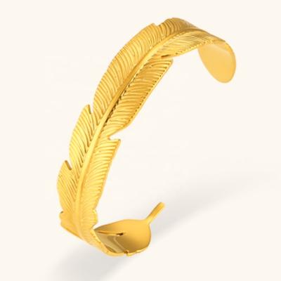 China Design Leaf Shape Waterproof Open Gold Plated Bracelets Gold Bangle Women Jewelry Gold Plated Jewelry Accessories For Women for sale